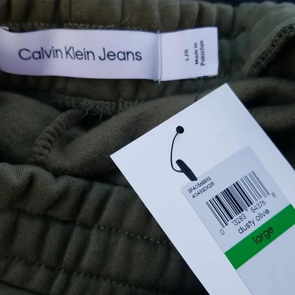 Calvin Klein Joggers XL - Picture 6 of 12